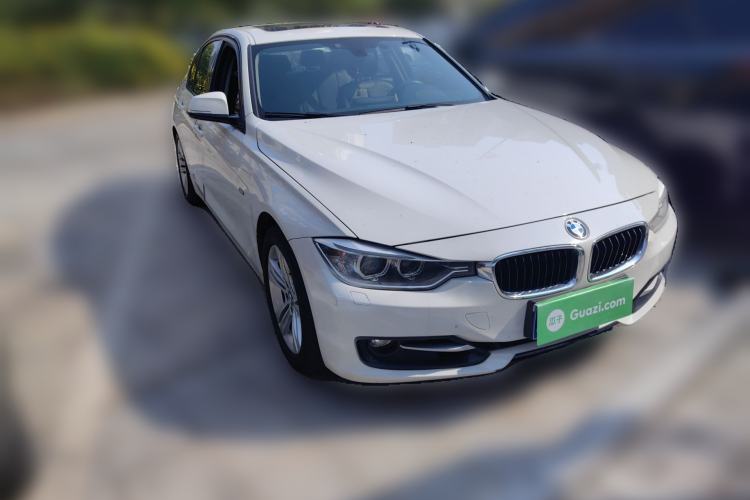 Used BMW 3 Series 2013 320i Sport Design Package Front Right 45 Deg