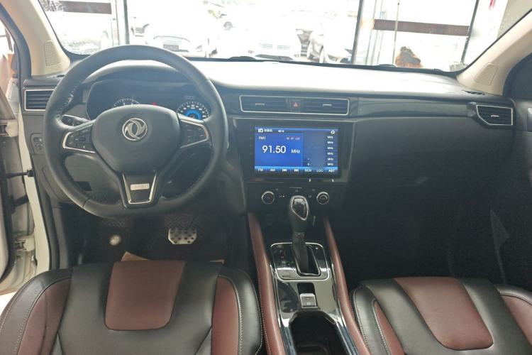 Used Dongfeng Fengon 580 2017 1.5T CVT Luxury Model Center Console