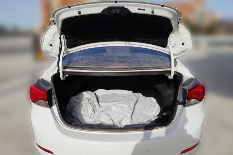 Used Hyundai Elantra (5th Generation / Langdong) 2016 1.6L Automatic Smart Version
