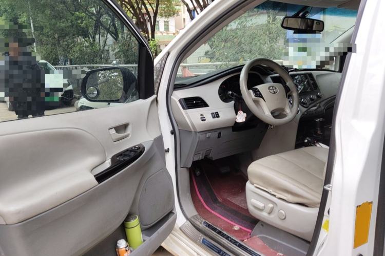 Used Toyota SIENNA 