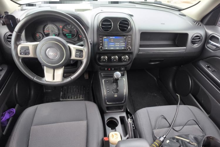 Used Jeep Patriot 2012 2.4 Sport Edition Center Console