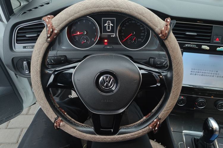 Used Volkswagen Golf 2017 1.6L Automatic Comfort Million-Vehicle Anniversary Edition