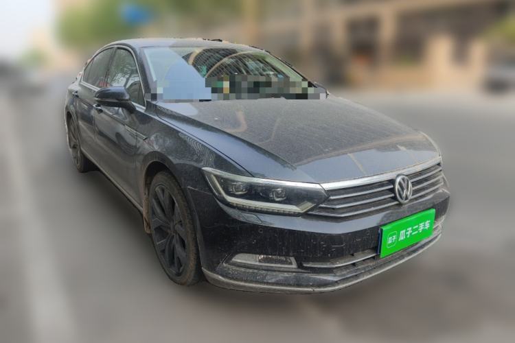 Used Volkswagen Magotan 2018 330TSI DSG Luxury Model Front Right 45 Deg