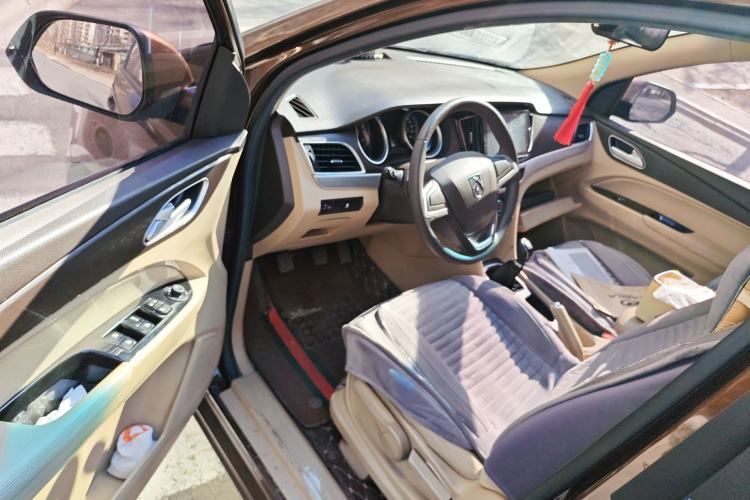 Used Baojun 730 2016 Revised Version 1.5L Manual Standard Model 5 Seats Driver Seat