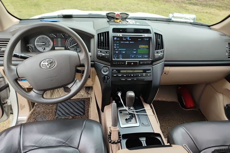 Used Toyota Land Cruiser 2015 4.0L 5-Seater Middle East Version
