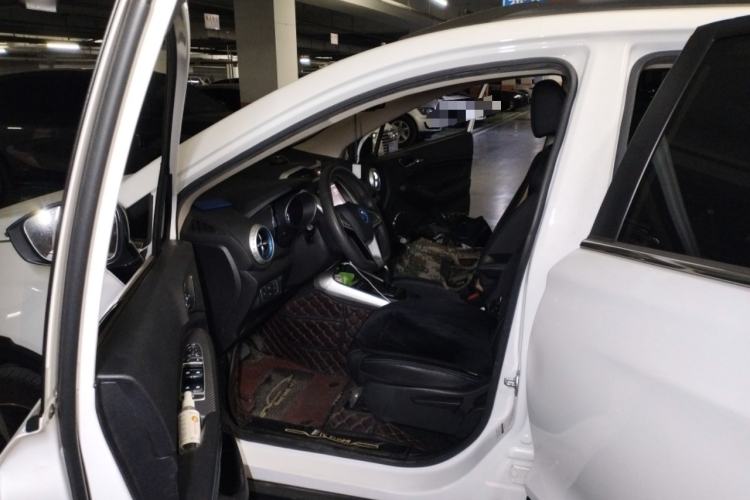 Used BYD Yuan New Energy 2018 EV360 Smart Connected Cool Model Left Front Seat