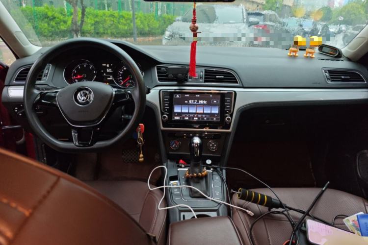 Used Volkswagen Lamando 2015 230TSI DSG Fashion Edition Center Console