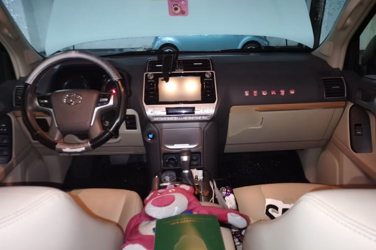 Used Toyota Prado 2018 3.5L Automatic TX-L Center Console