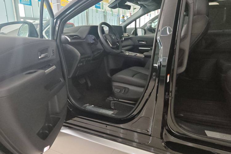 Used Toyota Granvia 2024 2.5L Hybrid Prestige PLUS Four-Wheel Drive Version
