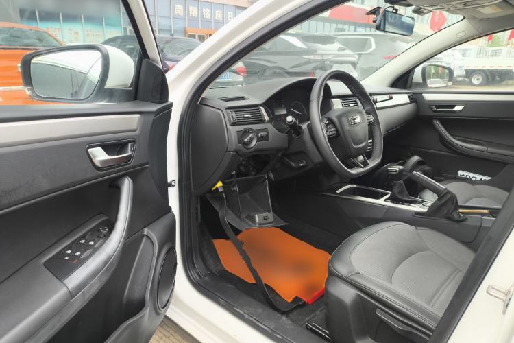 Used Qoros 3 2016 Urban SUV 1.6T Automatic Zhiyue Model Driver Seat
