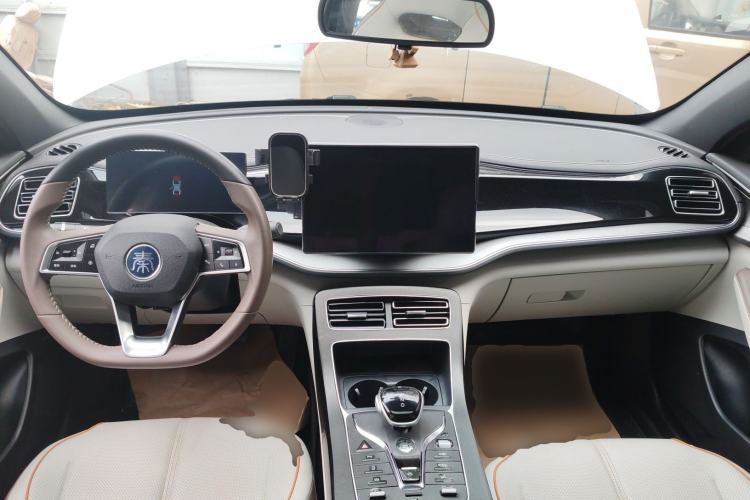 Used BYD Qin PLUS 2023 Champion Edition DM-i 120KM Beyond Model Center Console