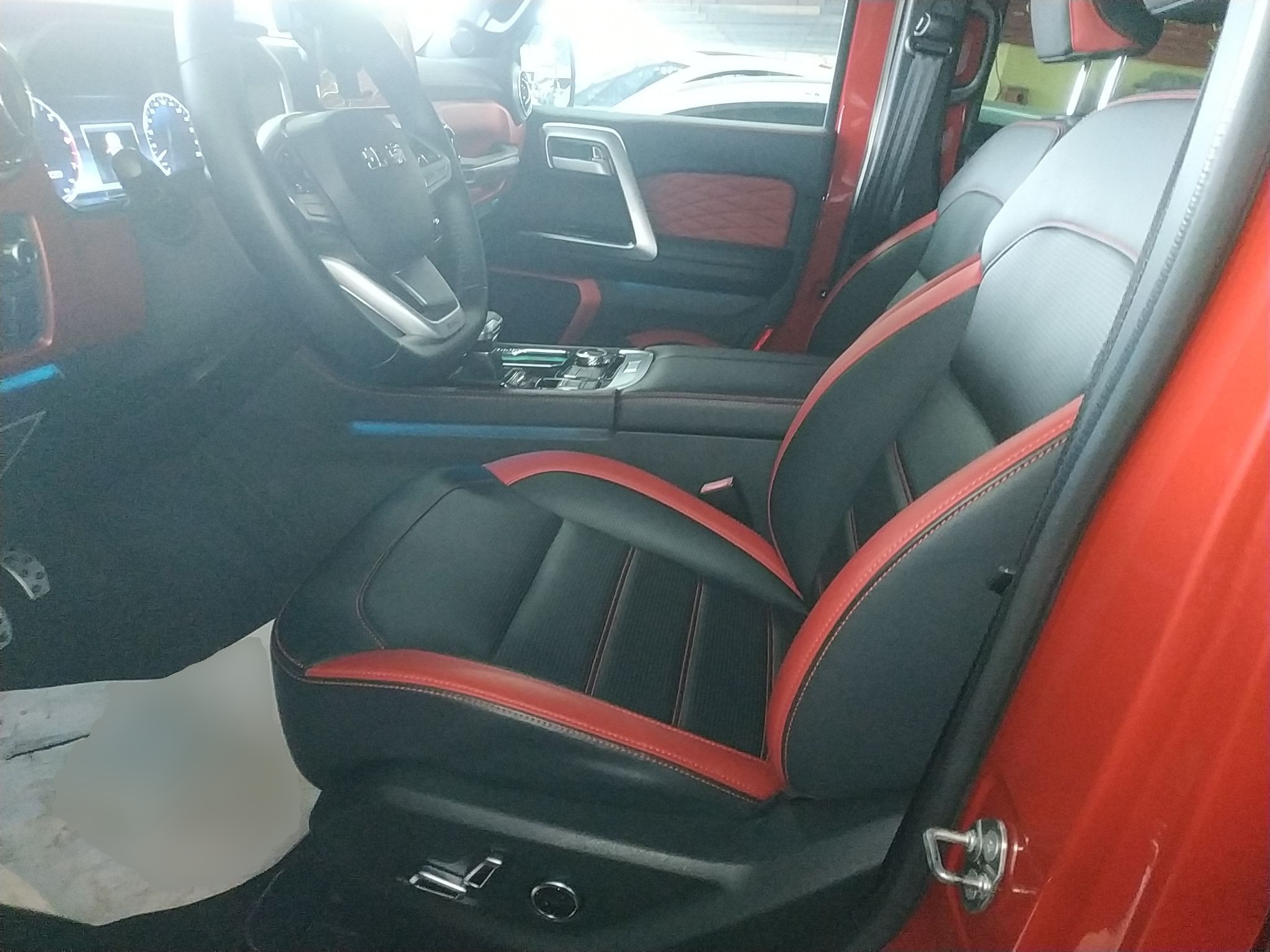 المقاعد الأمامية داخل السيارة