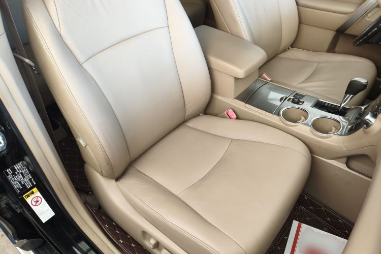 Used Toyota Highlander 2012 2.7L Two-Wheel Drive 7-Seater Luxury Edition Right Front Seat