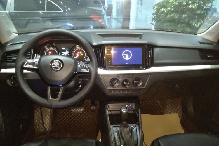 Used Skoda Kamiq 2021 1.5L Automatic Standard Edition Center Console