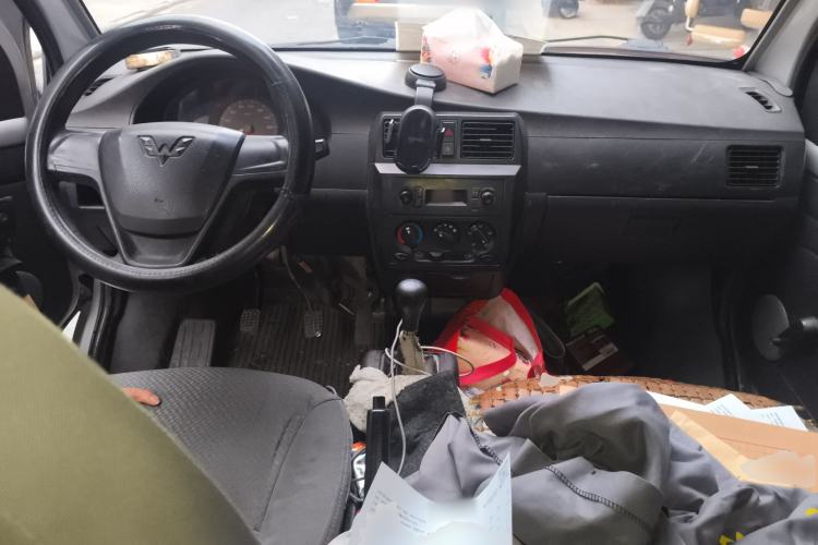 Used Wuling Rongguang 2019 1.5L Extended-Body Van Base Model with 5 Seats Center Console