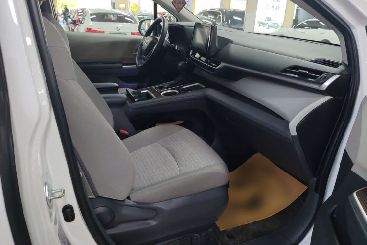 Used Toyota Sienna 2023 2.5L Hybrid Comfort Edition