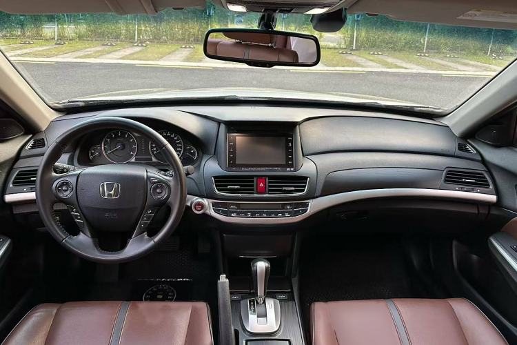 Used Honda Crosstour 2016 2.4L Luxury Navigation Edition
