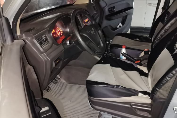 Used Wuling Hongguang V 2019 1.5L Standard Version China VI LAR
