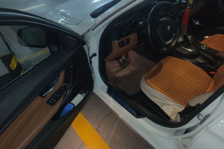 Used BMW 3 Series 2014 320Li Luxury Design Package
