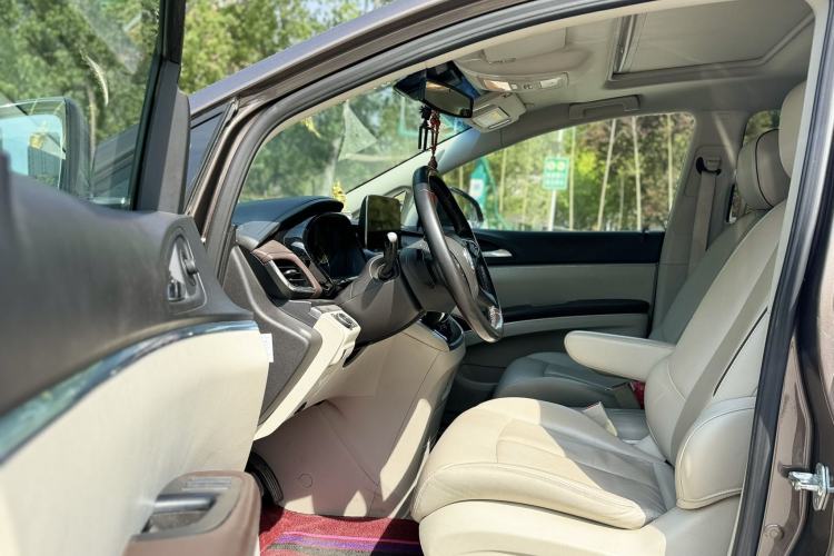 Used Buick GL8 2020 Land Business Class 652T Luxury Model Interior 2