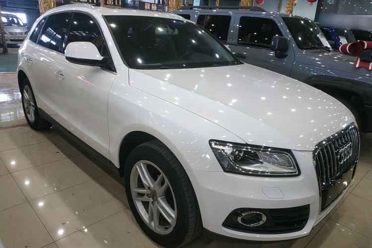 Used Audi Q5 2017 40 TFSI Ambition Edition Front Right 45 Deg