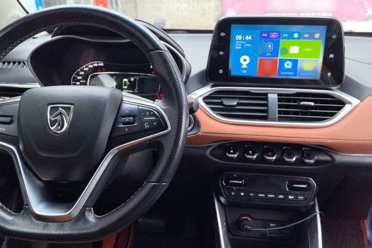 Used Baojun 510 2017 1.5L Automatic Luxury Model Center Console