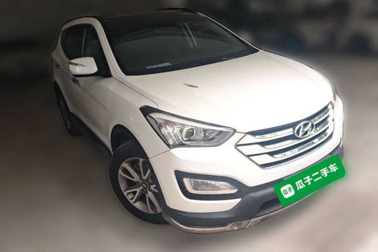 Used Hyundai Santa Fe Classic 2013 3.0L Four-Wheel Drive Luxury Edition 7 Seats Euro IV Front Right 45 Deg