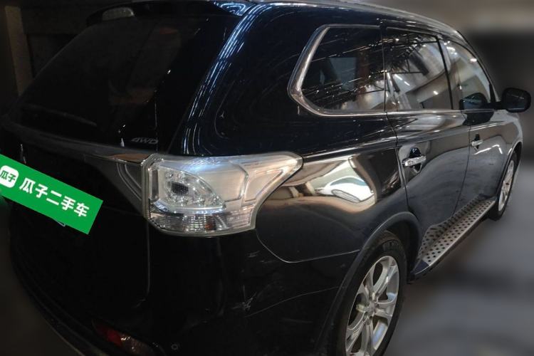 Used Mitsubishi Outlander 2014 2.4L 4x4 Deluxe Value Edition 7 Seats
