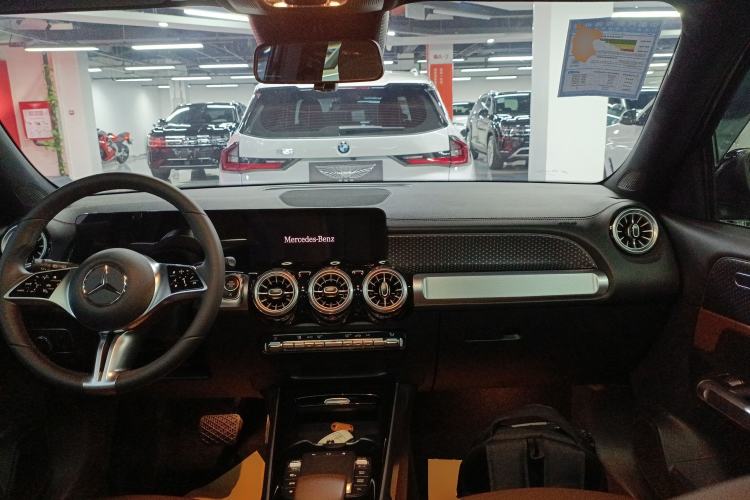 Used Mercedes-Benz GLB 2024 GLB 220 Fashion Model Center Console