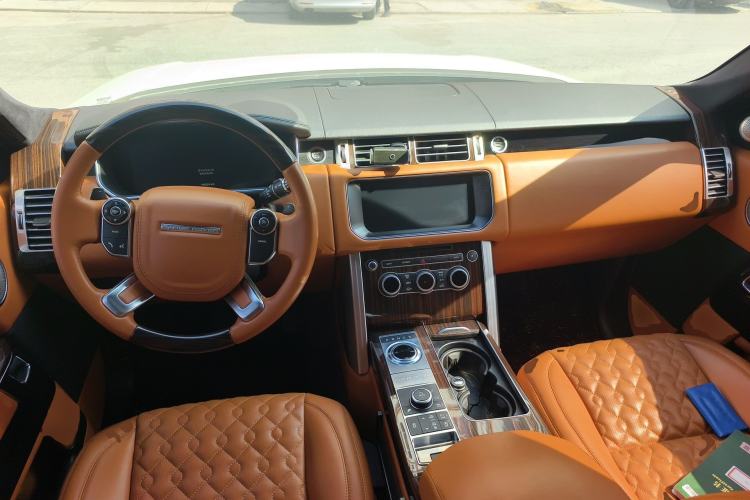 Used Land Rover Range 2014 3.0 TDV6 Vogue Center Console