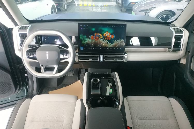 Used iCAR 03 2024 501km Four-wheel Drive Long-range Intelligent Driving Edition Center Console