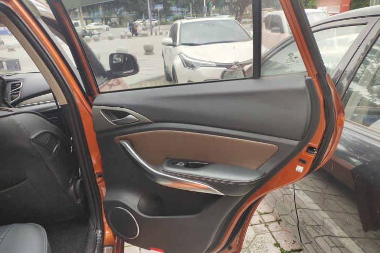 Used BYD Song 2016 GaiShi Edition 1.5TID Automatic Elite Model
