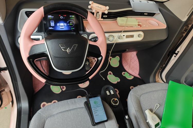 Used Wuling Hongguang MINIEV 2022 Macaron Premium Model – Lithium Iron Phosphate Center Console