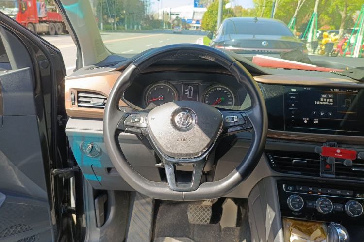 Used Volkswagen Tharu 2020 280TSI Two-Wheel Drive Luxury Edition China VI Standard Steering Wheel