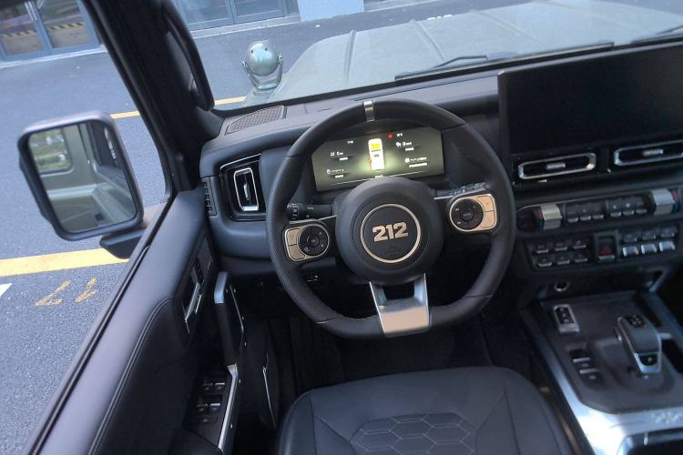 Used 212 T01 2024 2.0T Mechanic