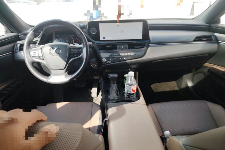 Used Lexus ES 2022 300h Excellence Edition Center Console