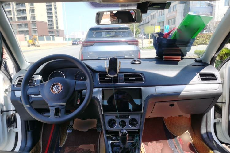 Used Volkswagen Lavida 2013 Restyled Classic 1.6L Manual Comfort Edition Center Console