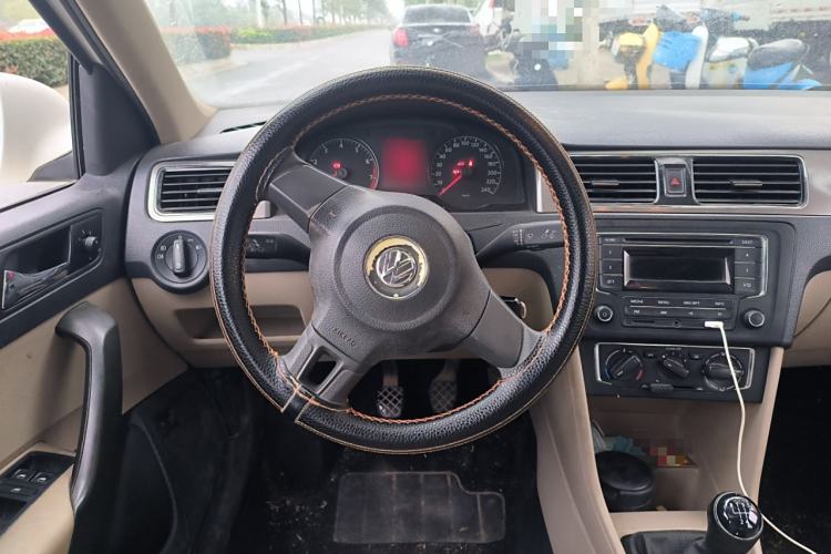 Used Volkswagen Santana 2015 1.6L Manual Comfort Edition
