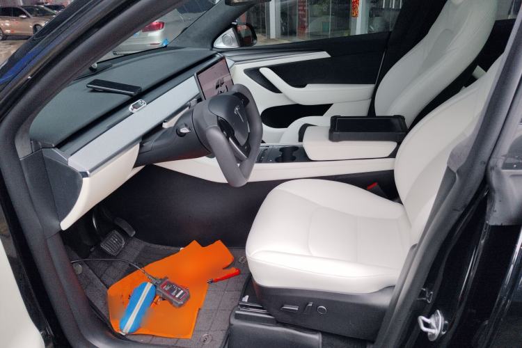 Used Tesla Model Y 2023 Rear-Wheel-Drive Version
