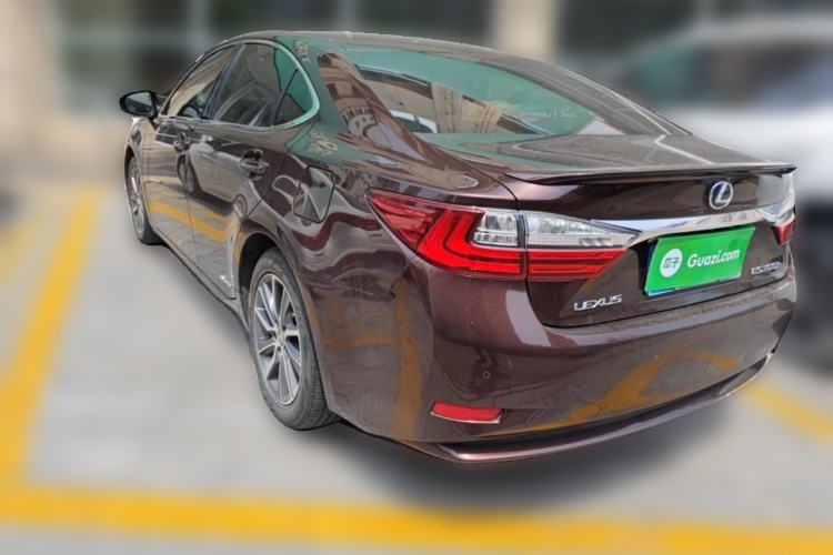 Used Lexus ES 2015 300h Comfort Edition
