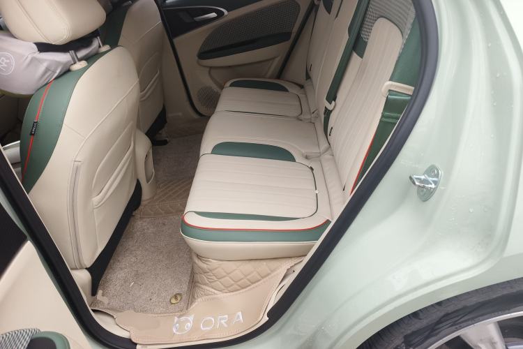 Used ORA Good Cat 2023 401 km Standard Range Premium Version Lithium Iron Phosphate Left Rear Seat