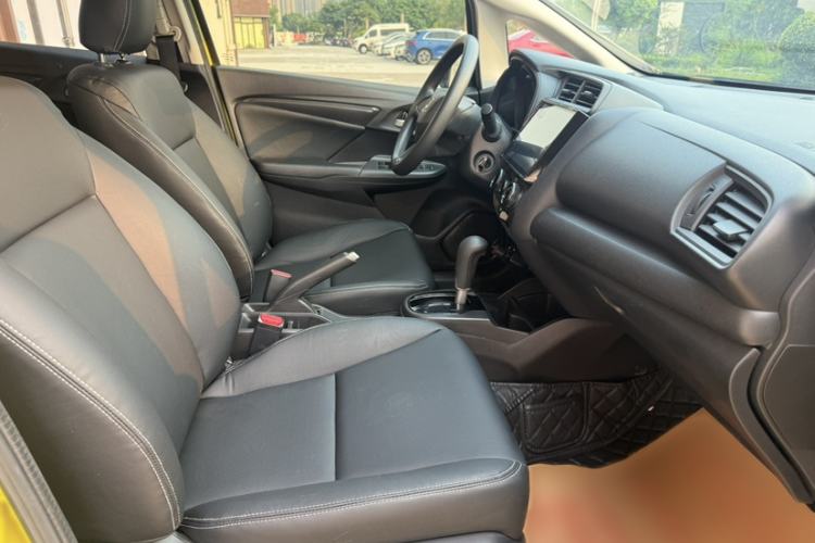 Used Honda Fit 2014 1.5L LX CVT Comfort Model Interior 5