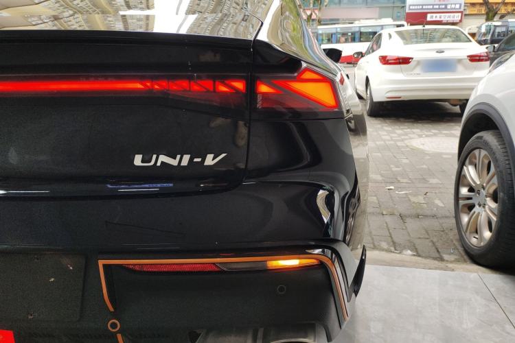 Used CHANGAN UNI-V 2022 1.5T Sport Edition Exterior 1