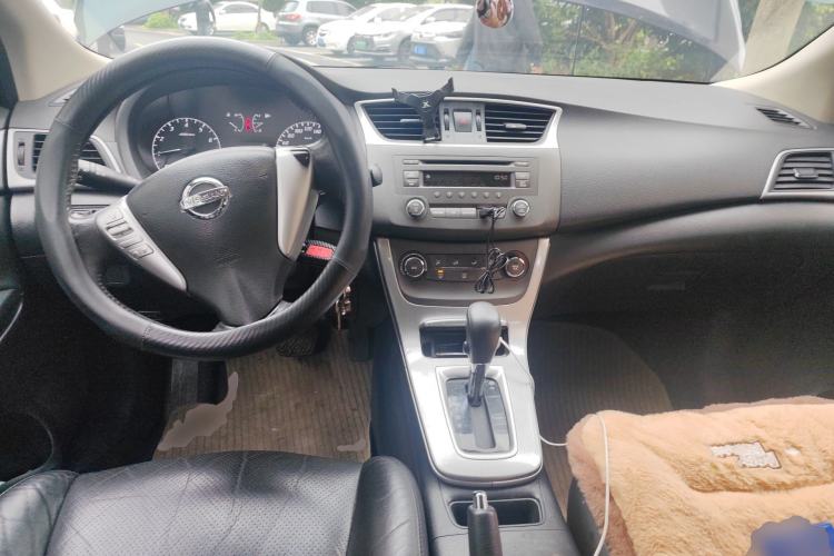 Used Nissan Sylphy 2014 1.6XV CVT Deluxe Edition Center Console