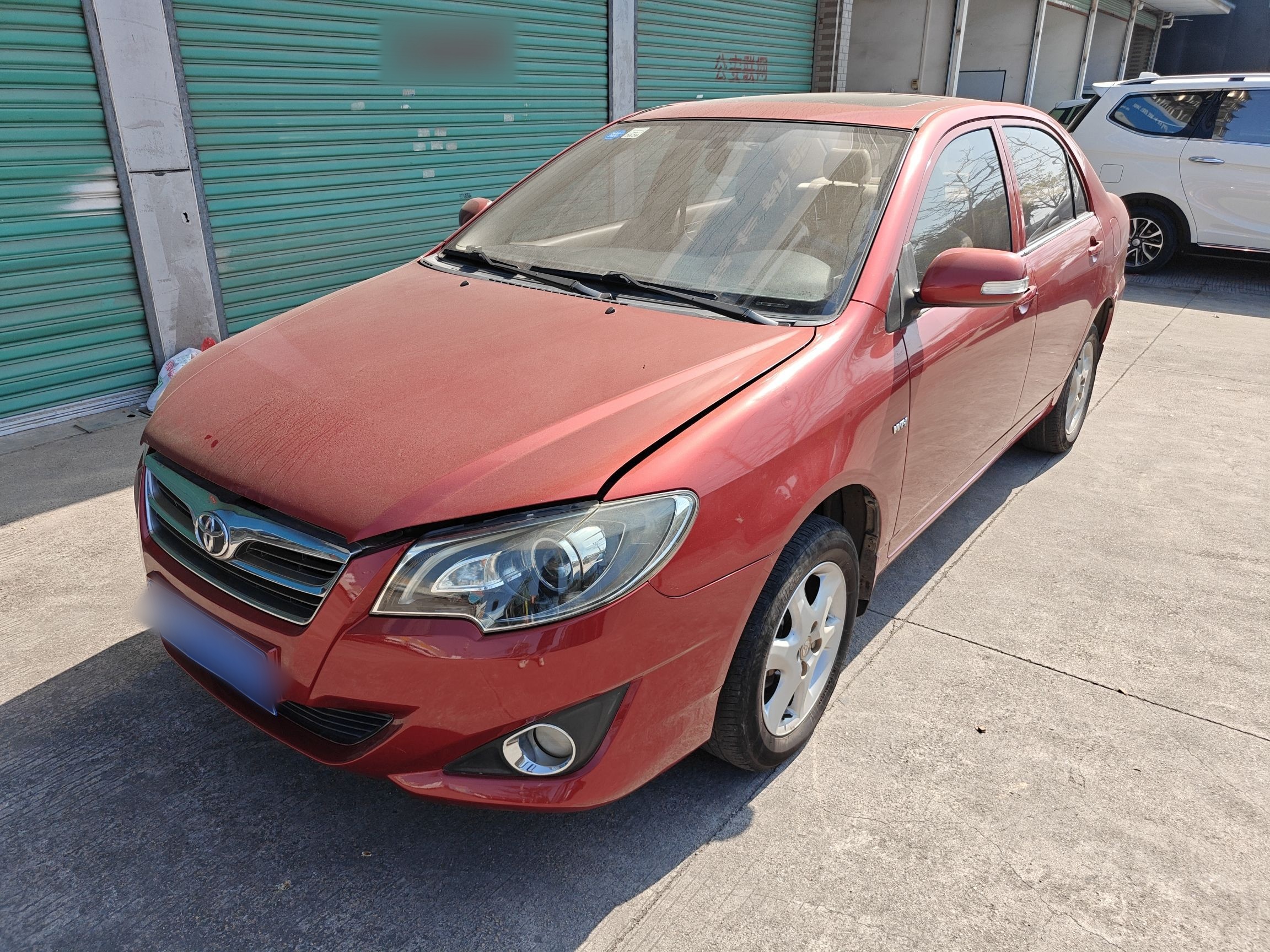 Под передней частью автомобиля