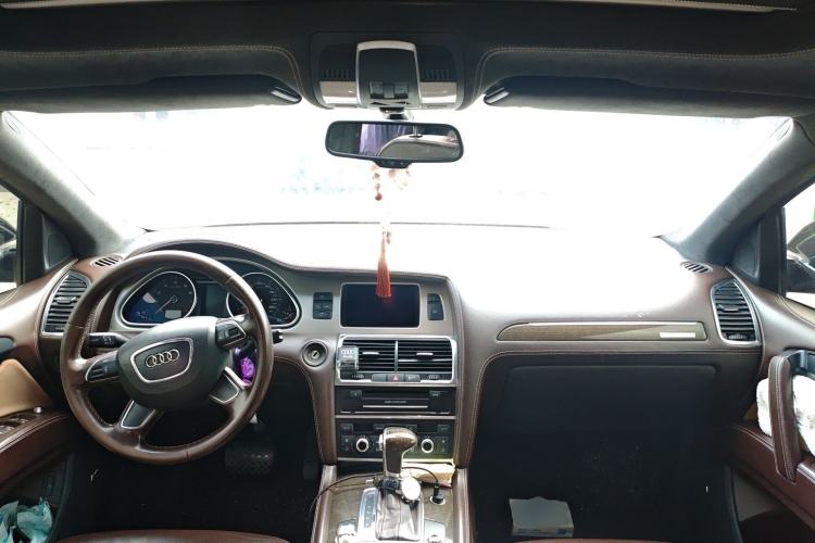 Used Audi Q7 2012 3.0 TFSI Comfort Model (200kW) Center Console