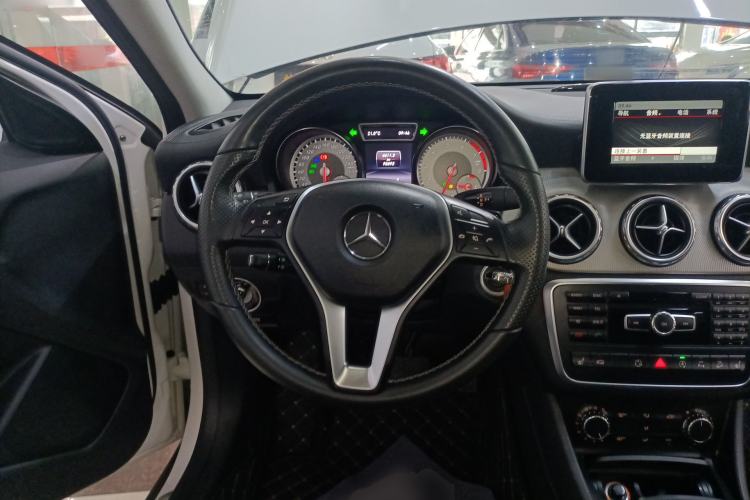 Used Mercedes-Benz GLA 2015 GLA 220 4MATIC Luxury Model
