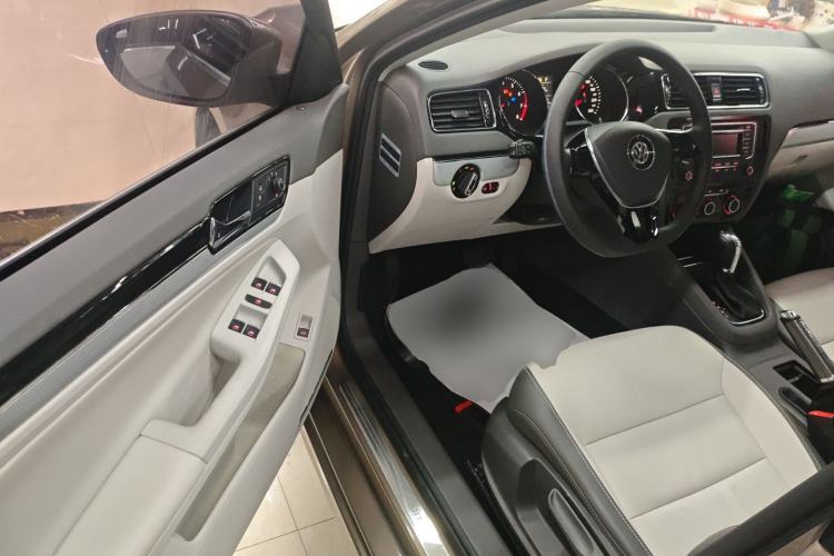 Used Volkswagen Sagitar 2015 1.6L Automatic Comfort Model Driver Seat