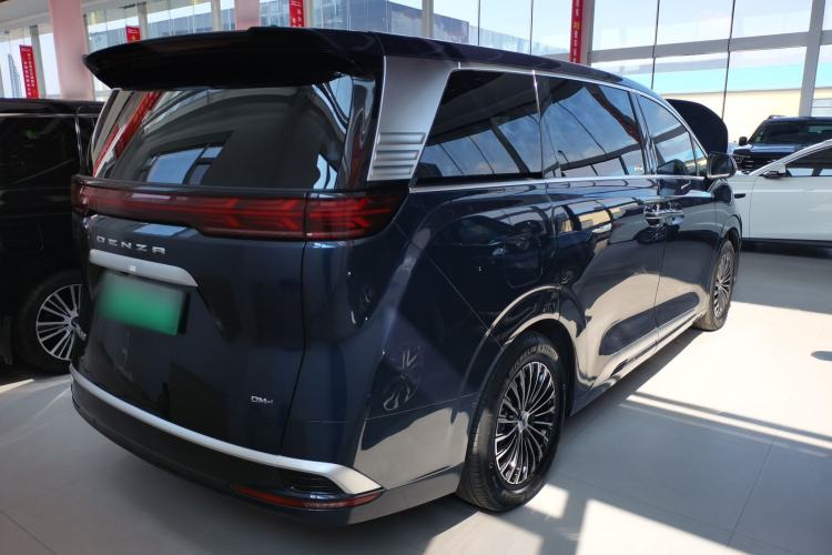 Used Denza D9 2022 DM-i 1040 Prestige Model
