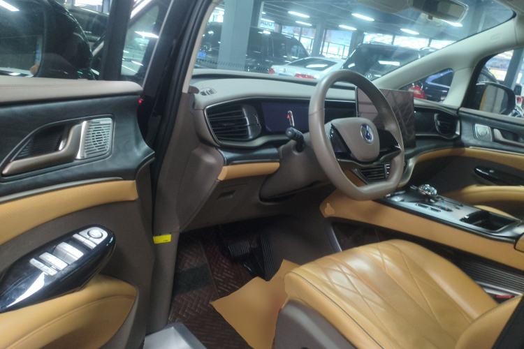 Used Denza D9 2022 DM-i 1040 Prestige Model
